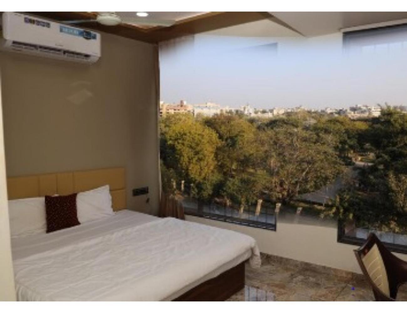 Hotel The Pill, Bhavnagar Exterior photo